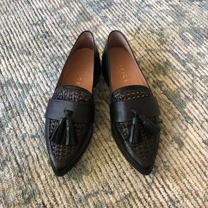 Black Leather Pointed-toe Tassel Loafers